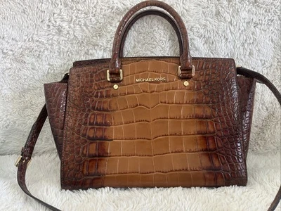 Сумка наплечная Michael Kors модель Selma из тисненой крокодиловой кожи большая бывшая в употреблении - Изображение 1 из 4
