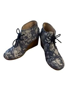 TOMS Wedge Ankle Boots Blue White Floral Print Women's Size 7 W