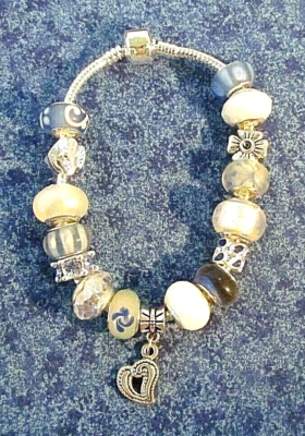 Pulseira Berloque Coração 8" Contas de Vidro Murano Azul e Branco (#1460) Nova Sem etiquetas - Imagem 1 de 4