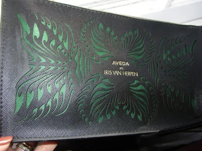 Bolsa de cosméticos Aveda Iris Van Herpen Syntopia nueva con etiquetas Foto 1 de 4