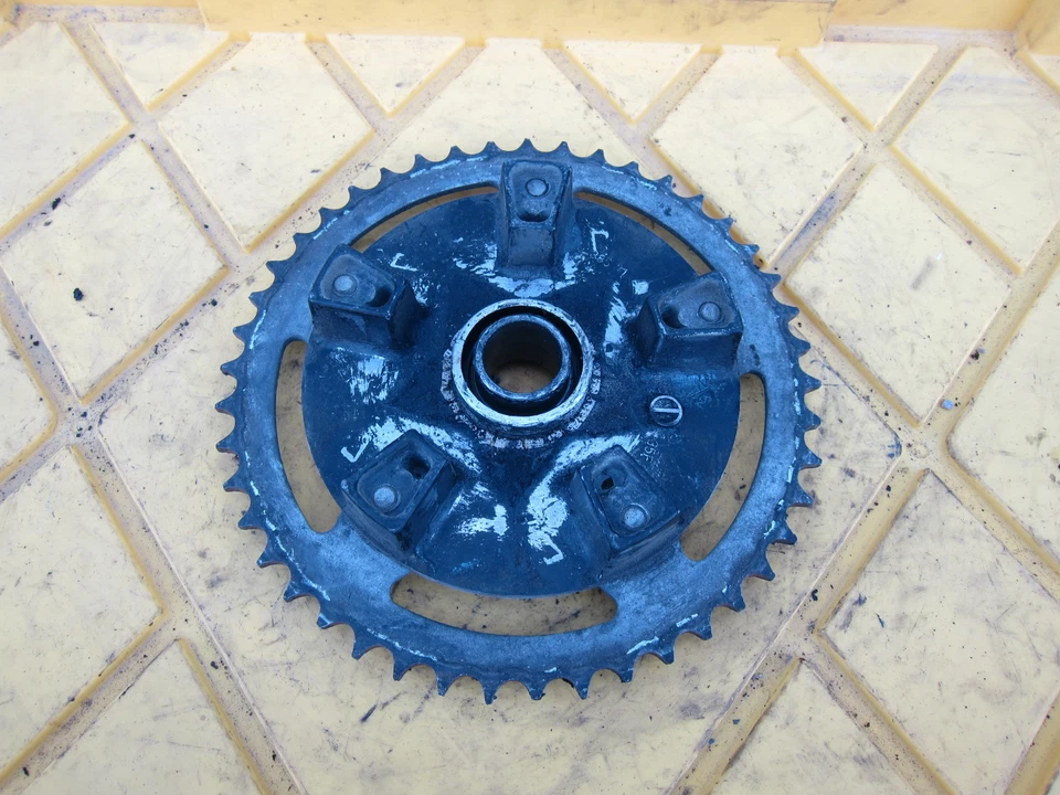 Suzuki GSXR750 1999 OEM piñón trasero Foto 1 de 4