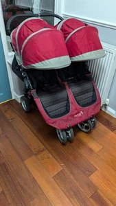 Cochecito doble City Mini Baby Jogger, con cubierta de lluvia en rojo - Imagen 1 de 10