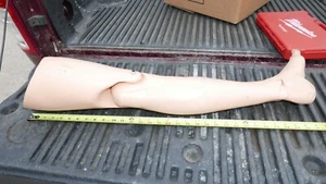 Manichino allenamento Laerdal Sim Man gamba sinistra per ricambi o riparazioni - Foto 1 di 8