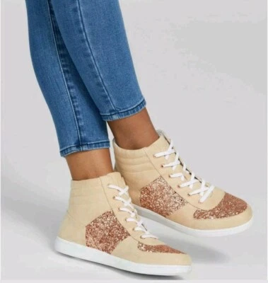 $65 G By Guess Mujer Top Alto Yesi Brillo Tenis Imitación Gamuza Talla 5.5 Foto 1 de 4