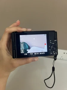 Sony ZV-1F Vlog Black Camera for Content Creators and Vloggers w/Battery Charger - Picture 1 of 4