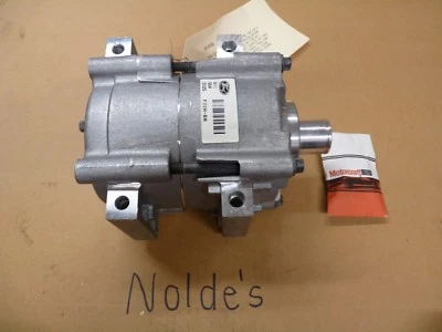 Compresor de aire acondicionado Ford Pipe F2CZ19703A (DN3077 DS429 B2) Foto 1 de 3