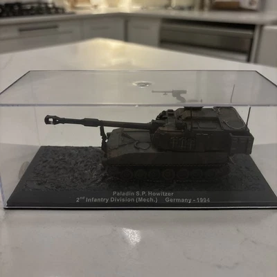  1/72  paladin s p howitzer 2nd infantry division mech Germany 1994 deagostini - Image 1 of 3