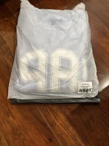 Official Taylor Swift 1989 Crewneck Medium IN HAND - FAST SHIP NOW!! - SOLD OUT - Picture 1 of 4