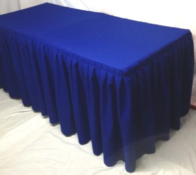 Funda de zócalo de mesa plisada doble de poliéster ajustada de 8' con cubierta superior azul real Foto 1 de 2