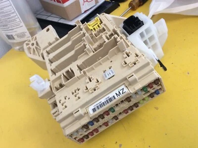 LEXUS ES350 2007-2009 BLOQUE DE CONEXIONES DELANTERO IZQUIERDO CAJA DE FUSIBLES OEM Foto 1 de 4