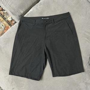 Travis Mathew Golfshorts Herren 36 (Etikett 34) schwarz dunkle Waschung gerade 10" Schrittlänge - Bild 1 von 9