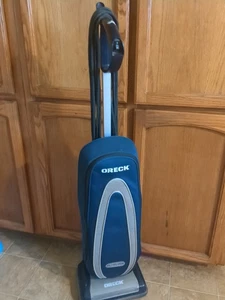 Oreck XL Silver U4200H24 leichter Bodenstaubsauger mit 2 Geschwindigkeiten blau - Bild 1 von 6