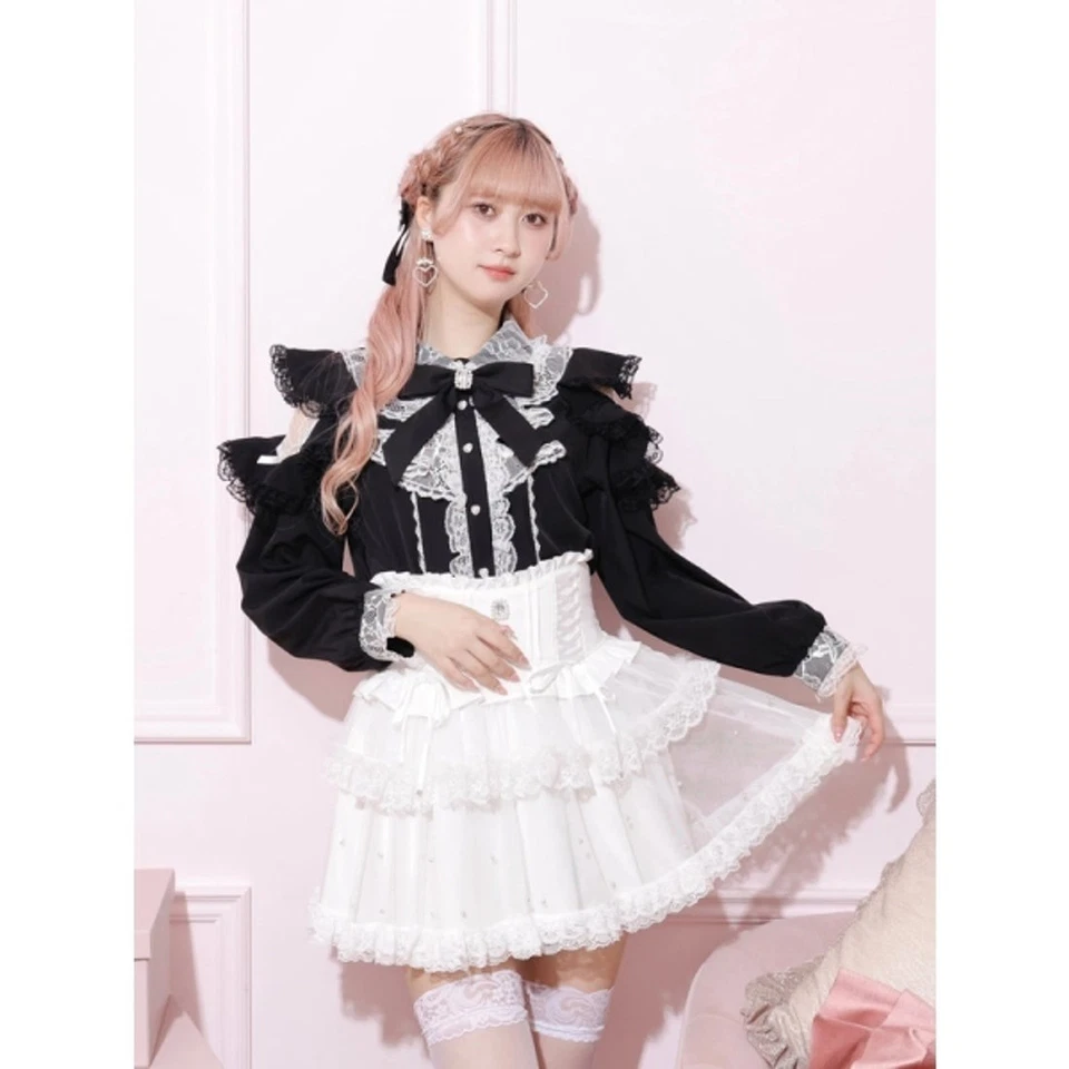 NOEMIE Jirai Kei Ryousangata Blusa de encaje con volantes hombro abierto (negro) Foto 1 de 4