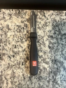 Wusthof Dreizack Vegetable Peeler - Picture 1 of 11