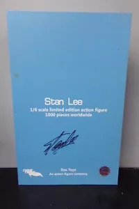 FIGURA DE ACCIÓN DE TOYZ STAN LEE CAJA FIRMADA - SIN FIGURA - Imagen 1 de 3