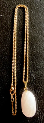 Hübscher älterer Stein Anhänger Rosenquarz mit goldfarbener Kette ( K8) - Bild 1 von 4