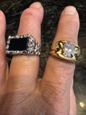 2 anéis masculinos ouro amarelo 18 KT HGE com CZ PLUS ouro branco com ônix preto tamanho 11 em excelente estado usado - Imagem 1 de 4