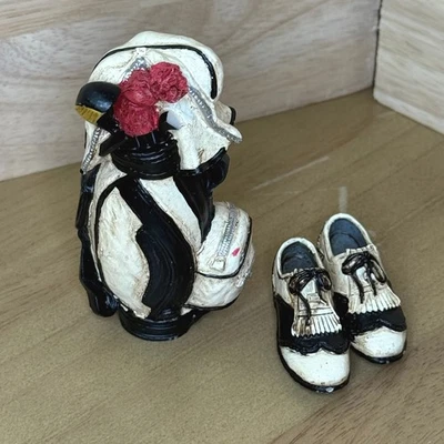 Bolsa de golf y zapatos conjunto de estatuillas miniatura negro blanco estrás decoración de golf Foto 1 de 4