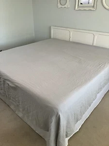 Funda nórdica Crate & Barrel de lino de cáñamo gris liso ligera tamaño king 104” x 94 - Imagen 1 de 12
