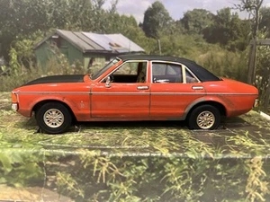 Lledo Vanguards Hidden Treasures Ford Granada 3.0 Ghia in Sebring Red - Picture 1 of 14