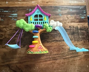 2020 Mattel Barbie Chelsea Dreamtopia Baumhaus mit Rutsche - Bild 1 von 3