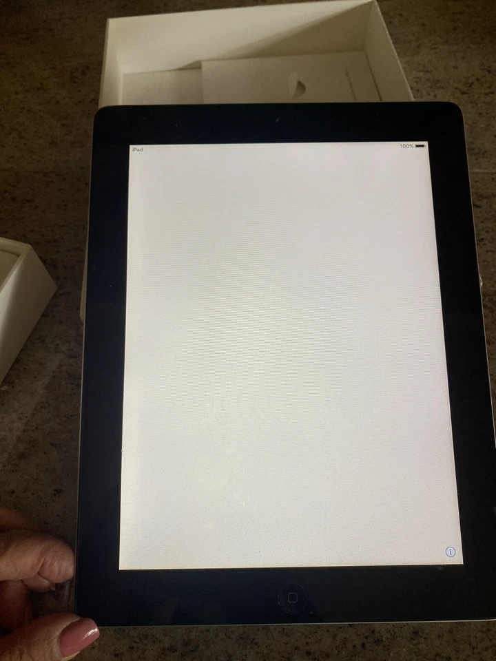 Apple iPad 2 16GB, Wi-Fi, 9.7in - Excellent Condition - Model A1395 - Image 1 of 4
