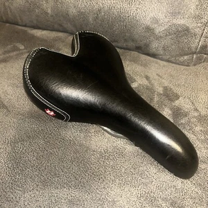 Vintage Bontrager Seat Saddle Comfort Padded Road MTB Hybrids  - Picture 1 of 5