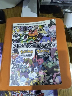 Pokédex Volumen 2 Versión Blanco y Negro Con Póster  Foto 1 de 4