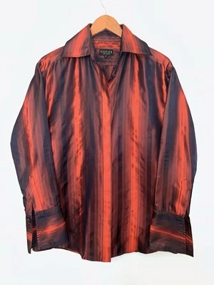 Blusa a rayas holográficas de colección Tom Ford para Gucci FW 1997 pasarela en rojo Foto 1 de 4