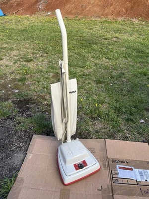 VINTAGE Eureka Aspiradora 1432 A Convertible Sanitaire Vertical Rojo Nuevo Cinturón Foto 1 de 4