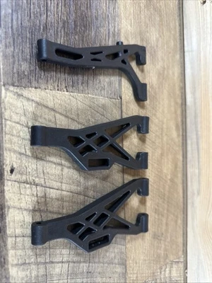 Brazos de suspensión delanteros/traseros Team Losi 2 inferiores/1 superiores Foto 1 de 2