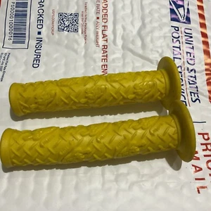 Mongoose grips YELLOW - old school bmx - Picture 1 of 3