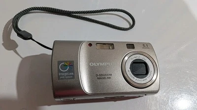 Olympus D-555 Zoom 5MP CCD Digital Camera Working, excellent condition. No card - Image 1 of 4