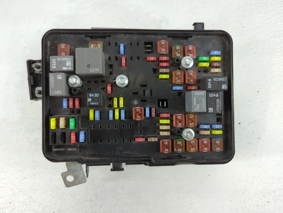 Chevrolet Equinox 2017-2017 caja de fusibles caja de fusibles módulo de relé 84080470 M1VY7 Foto 1 de 4
