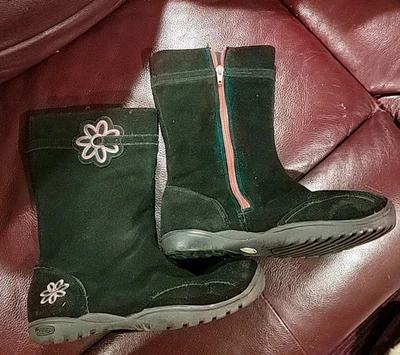 Keen Niñas Negro Gamuza Flor Botas Talla 5 Rojo Cremallera Bordado Invierno Cálidas Lindas Foto 1 de 4