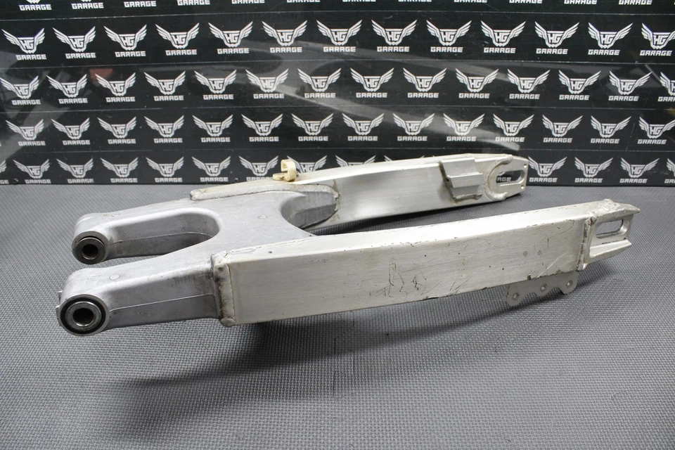 Suzuki RM125 RM250 1998 modelo con suspensión basculante basculante OEM 61000-37E00 Foto 1 de 4