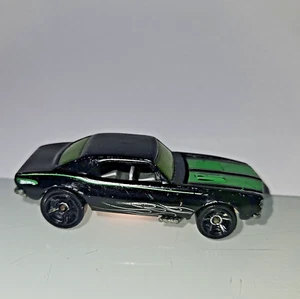 2010 Hot Wheels '67 Camaro schwarz mit Flammen Muscle Mania #8/10 - Bild 1 von 5
