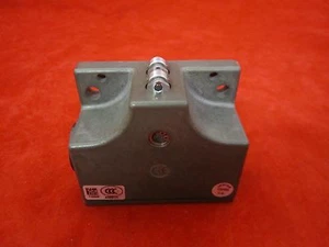 Interruptor límite de conexión Euchner 2 SN02R12-502-M - Imagen 1 de 3