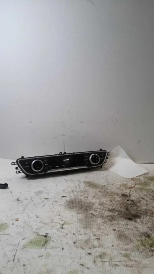 Control de temperatura delantero sin asientos ventilados compatible con 20-23 AUDI A4 466034 Foto 1 de 4