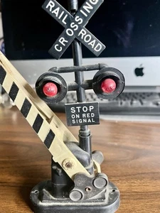 Lionel Automatic Crossing Gate Post War #262 - Picture 1 of 8