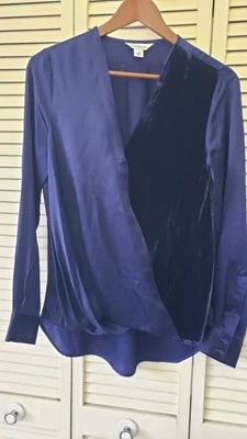 Blusa envolvente de terciopelo de seda azul Sundance talla pequeña cuello en V Foto 1 de 4