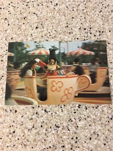 Vintage Disney World post Card Goofy Goes For a Spin Mad Tea Party Fantasyland - Picture 1 of 3