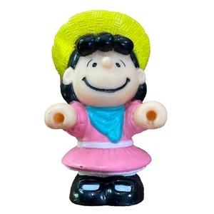 LUCY PEANUTS 2.5” ACTION FIGURE PLASTIC UNITED FEAT SYND TOY (PRE-OWNED) - Picture 1 of 8