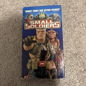 Small Soldiers VHS 1998 Slip Sleeve Dreamworks Blockbuster - Picture 1 of 3