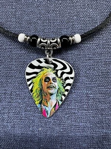 Collana con plettro per chitarra in alluminio omaggio Beetlejuice fatta a mano - Foto 1 di 2