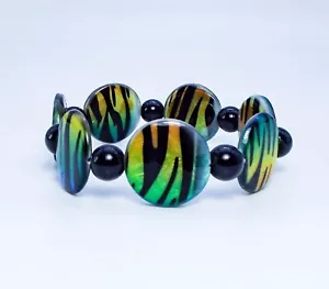 CYNTHIA LYNN ""NEONDSCHUNGEL"" MEHRFARBIG TIERDRUCK MUSCHEL PERLEN STRETCH ARMBAND - Bild 1 von 1