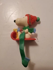 Z Hallmark Snoopy Woodstock On Sled Christmas Stocking Hanger Holder (S1) - Picture 1 of 4