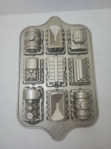 Nordic Ware Padella Antiaderente Vacanze Compleanno Treno Pasticceria Mini Pane Torta Nera - Foto 1 di 8