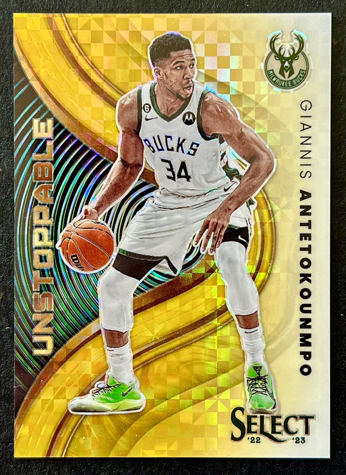 GIANNIS ANTETOKOUNMPO 2022 Select Unstoppable #6 GOLD Prizm #d 06 /10 SP BUCKS