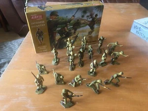 19 WWII Russian Plastic Painted Figures TSSD Made in China 2005 - Picture 1 of 1